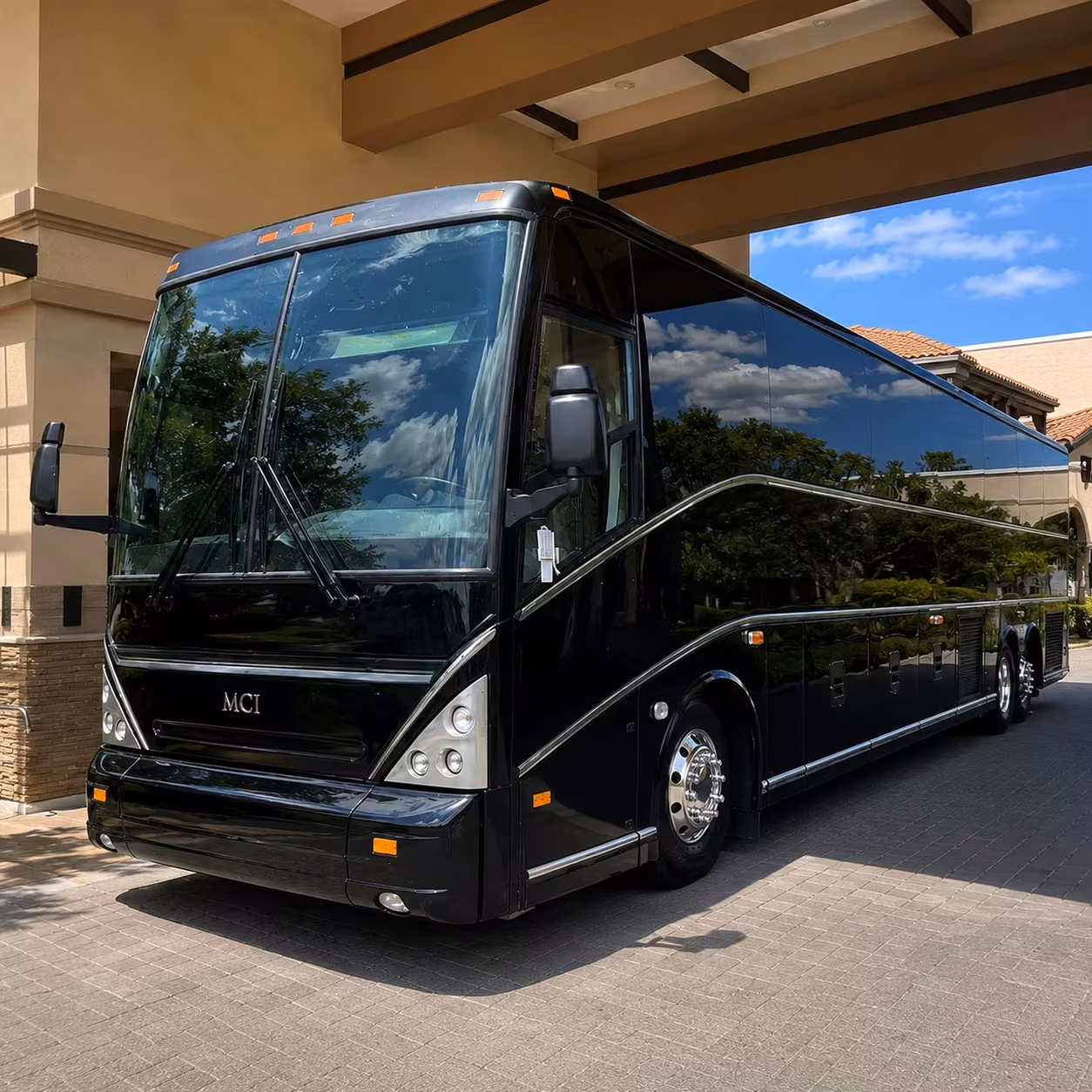 edison employee shuttle buses for commuters and corporate campuses